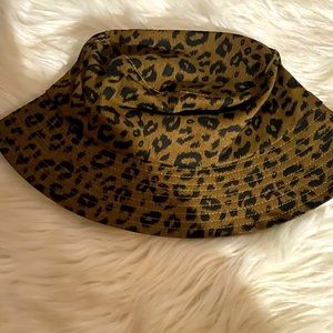 Leopard bucket hat